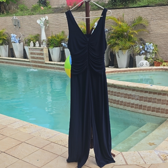 Elegant Navy Blue Evening Gown - Picture 2 of 3